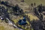 Flygfoto över Bjurbäcks kyrka i Mullsjö kommun.