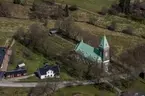 Flygfoto över Bäckaby kyrka i Vetlanda kommun.