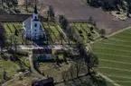 Flygfoto över Flisby kyrka i Nässjö kommun.