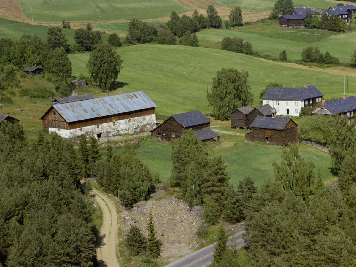 Sør-Fron, Harpefoss. Gardsbruket Grytting nordigard. Bygninger, kulturlandskap, gårdsbruk.