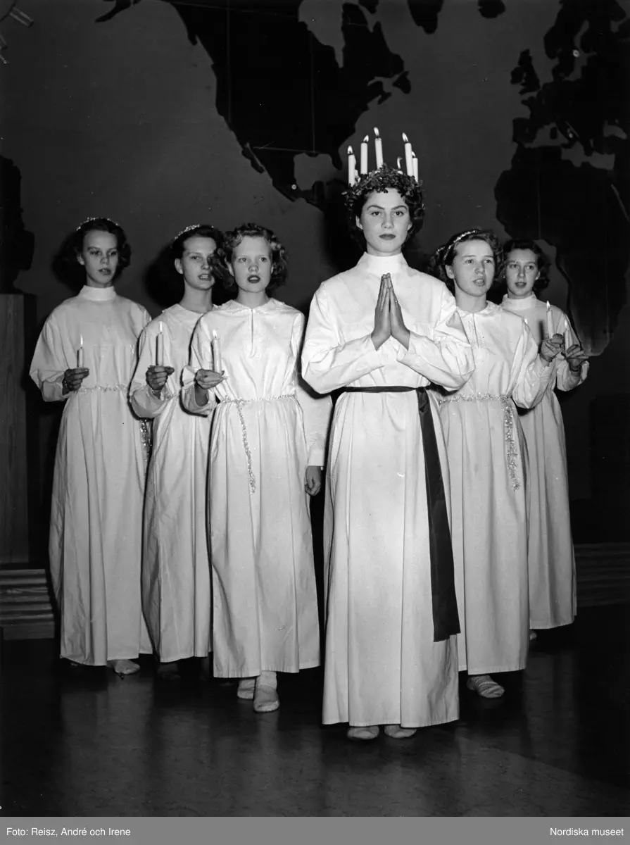 Lucia med tärnor