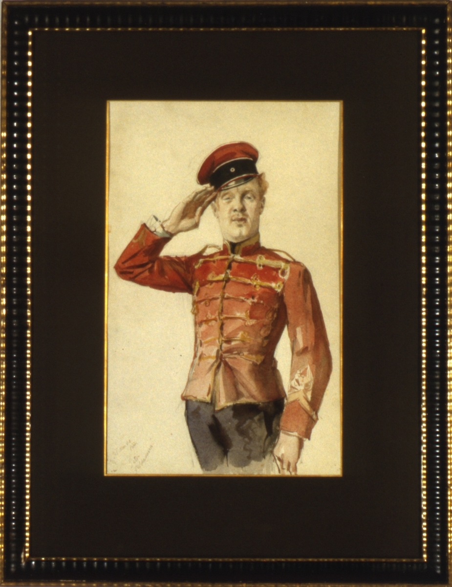 Mann i rød uniform som gjør honnør.