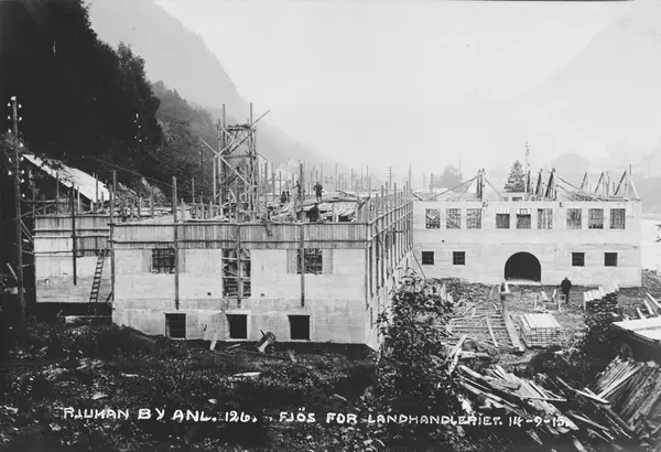 Rjukan by anl. 126. Fjôs for landhandleriet. 14-9-15.