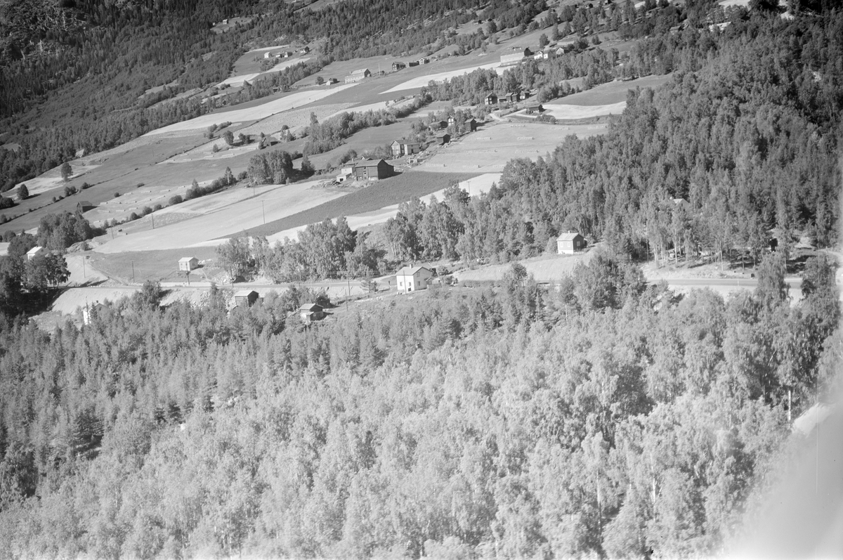 Rudi,flere gårder midt i bildet, Harpefoss, Sør-Fron