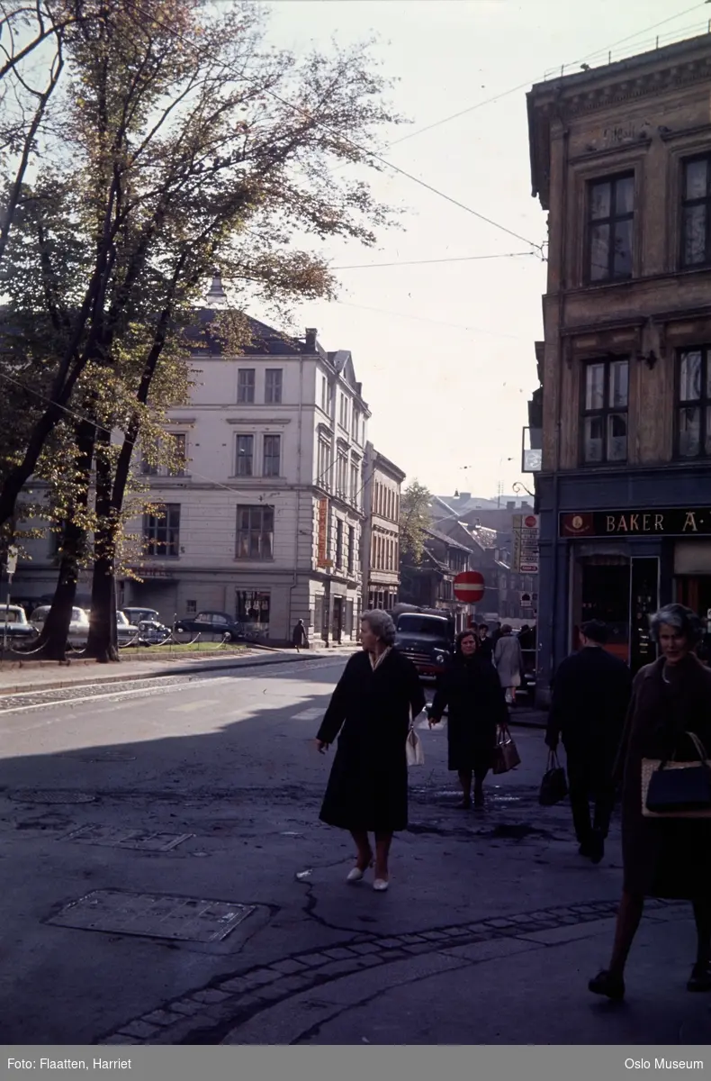 gateløp, mennesker, biler, gateliv, bygårder, Frelsesarmeens hovedkvarter, Templet