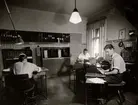 Arbete på kontoret. Nora Tändrörsfabrik.