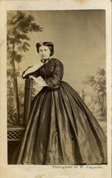 Portrett av ukjent kvinne, trolig sangerinne. Fotografert ca