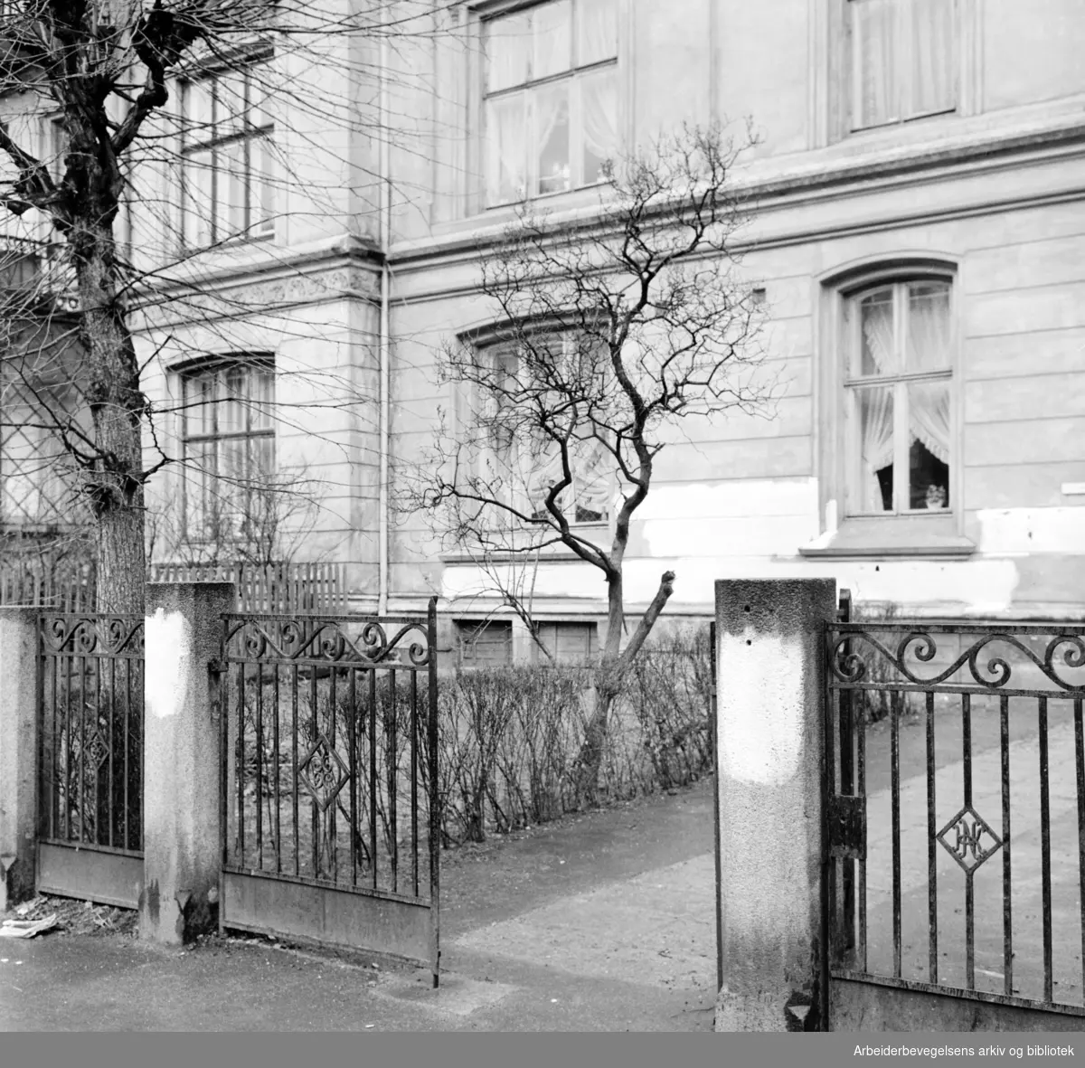 Spanske Ambassade. April 1963