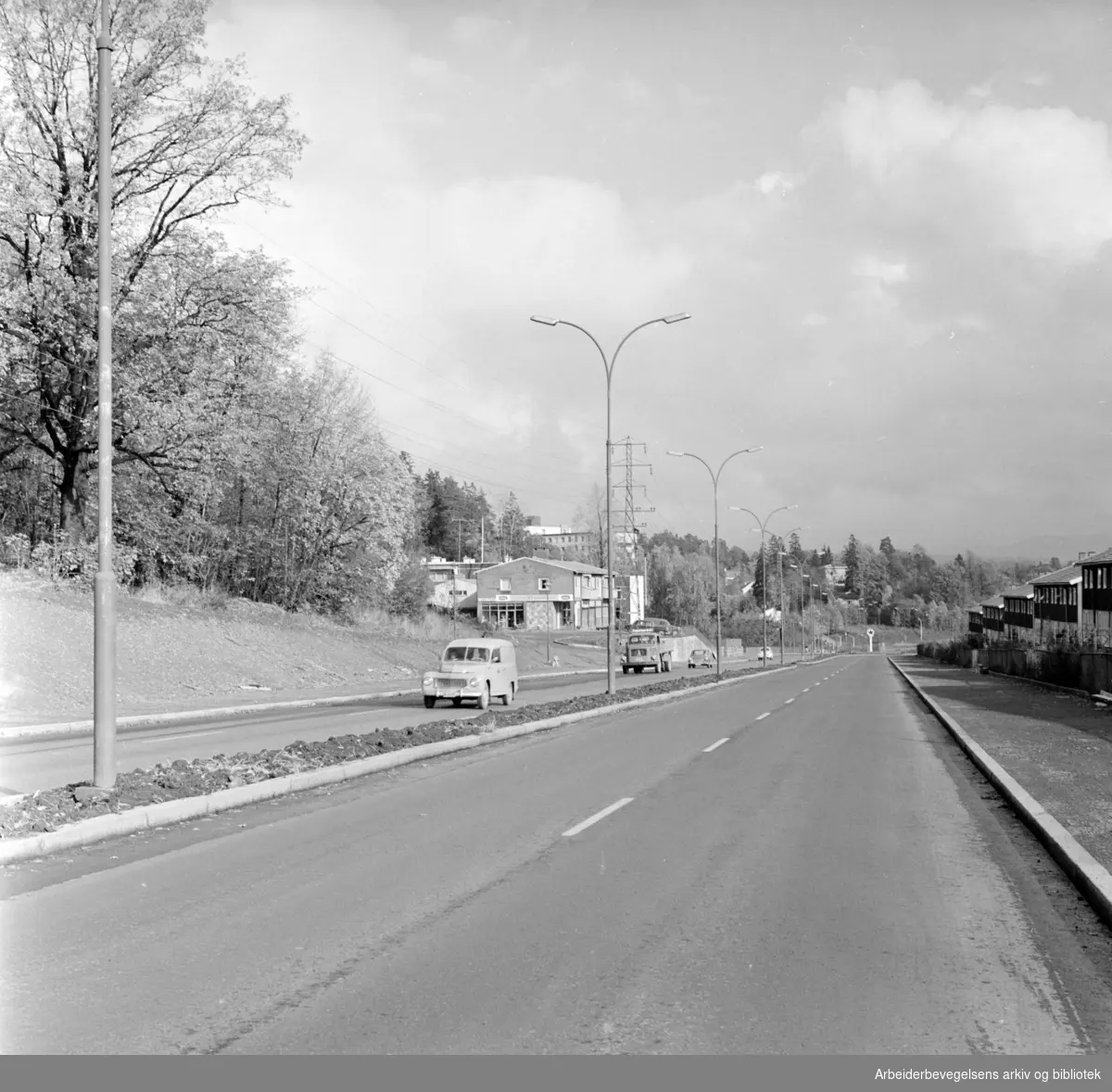 Ullernchausseen har nå fått motorvei-standard. Oktober 1964