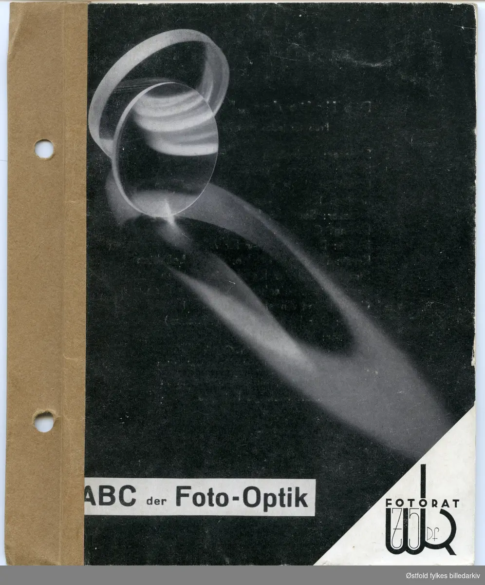 Småhefte med tittel: 
F. Lullack: ABC der Foto-Optik. Der Fotorat 14. Verlag Wilhelm Knapp. Halle (S). 1935.