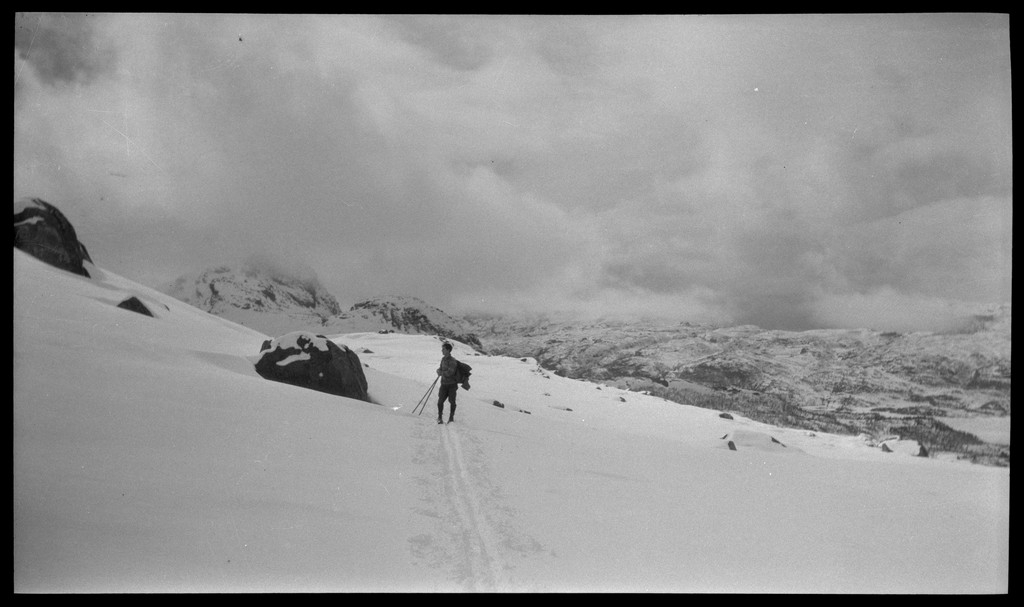 Sverre Idsøe på skitur fra Fjellberg til Napen i Suldal.