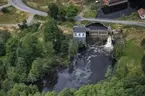 Flygfoto över kraftverket vid Hörle herrgård intill järnbruket i Värnamo kommun.