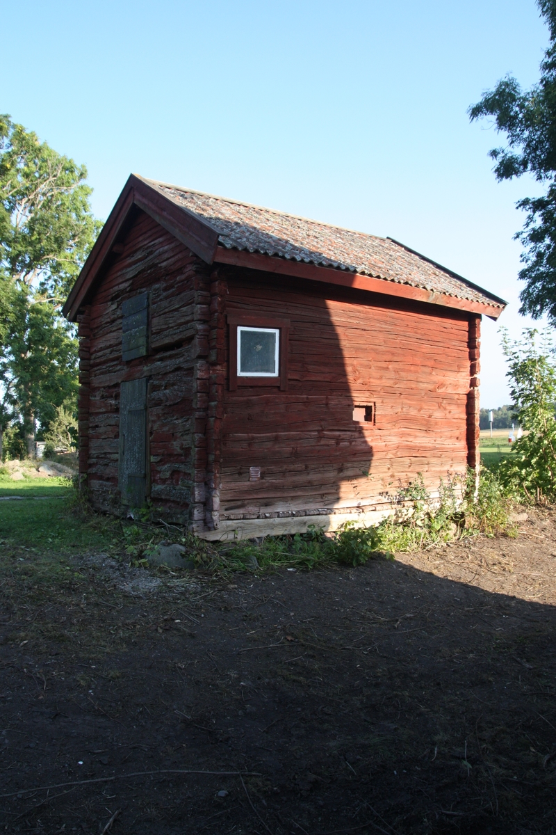 Timrad tiondebod vid Läbyvads hembygdsgård, Österby 9:4, Läby socken, Uppland 2014