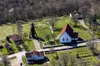 Flygfoto över Karlstorps kyrka i Vetlanda kommun.