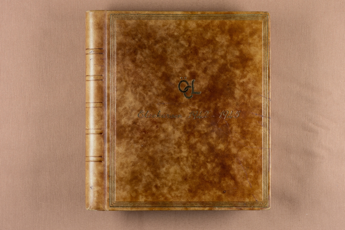 Fotoalbum från sjuksköterskeutbildningen i Örebro 1942-45
