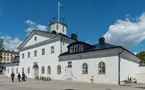 Fotodokumentation av byggnader på Marinbasen i Karlskrona. Högvaktens södra sida.  Högvakten från 1826 uppfördes efter ritningar av J. W. Gress.