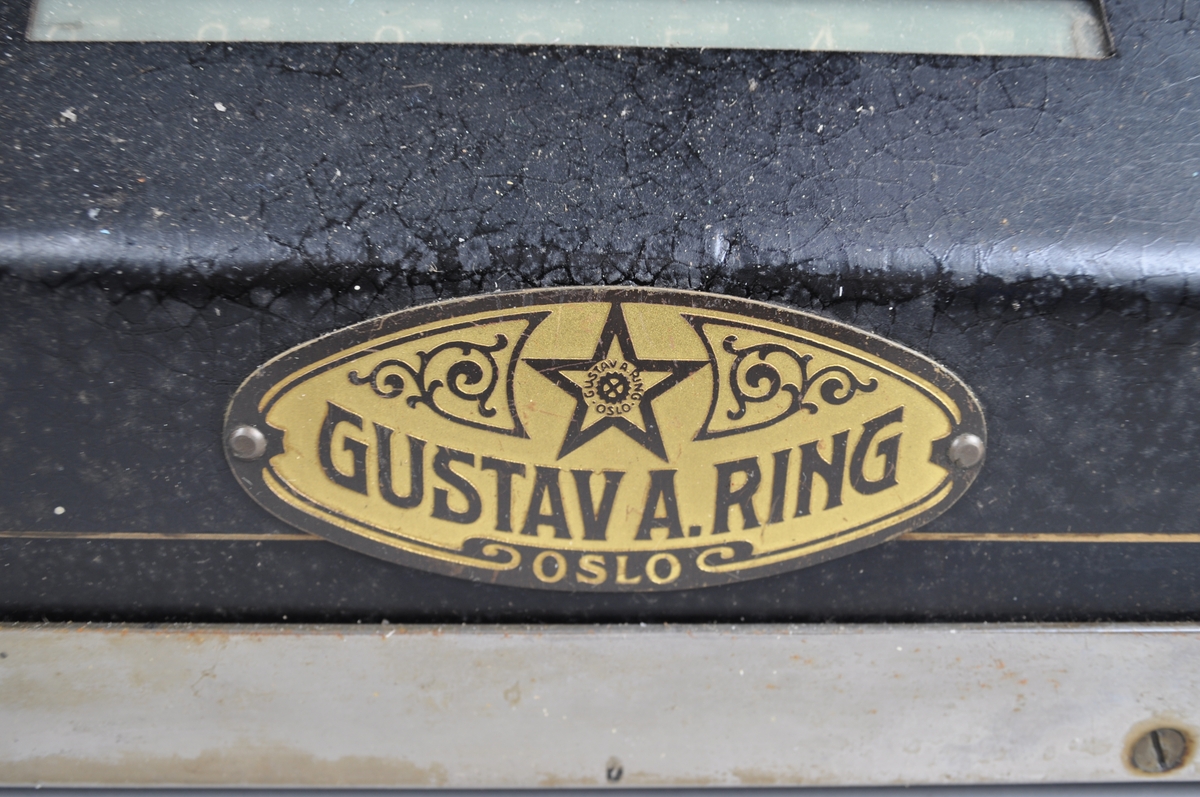 Maskin til bruk ved frankering av post. Maskin for bruk av frankeringskort med fast rammebeløp.