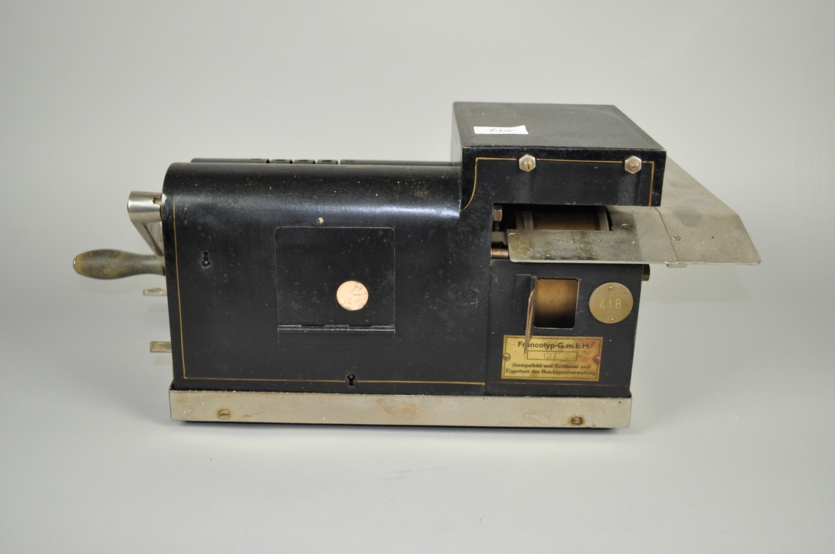 Maskin til bruk ved frankering av post. Maskin for bruk av frankeringskort med fast rammebeløp.