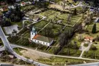 Flygfoto över Malmbäcks kyrka i Nässjö kommun.