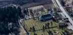 Flygfoto över Månsarp kyrka i Jönköpings kommun.