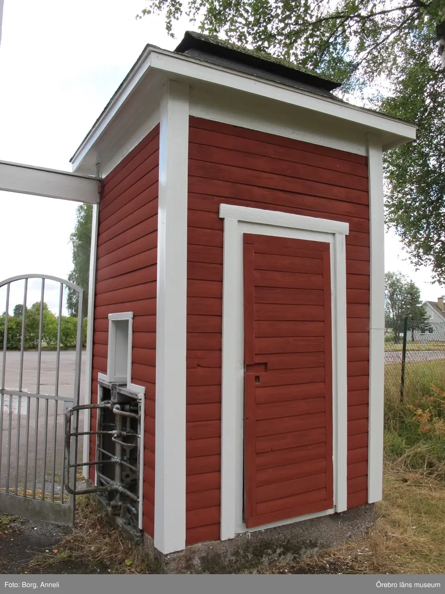 1: Entrén som den ser ut i dag. Foto: 4 augusti 2016.
2: Teaterbyggnaden, Stora scenen, före åtgärd, 16 maj 2016.
3: Teaterbyggnaden, Stora scenen, före åtgärd, 16 maj 2016.
4: Nedre dansbanan före åtgärd, 16 maj 2016.
5: Nedre dansbanan, före åtgärd, 16 maj 2016. Bilden visar en mindre scenutbyggnad på dansbanans bakre del.
6: Övre dansbanan före åtgärd, 16 maj 2016.
7: Övre dansbanan före åtgärd, 16 maj 2016.
8: Stora scenen under åtgärd. Till höger om entrén lagades rötskadad panel, 21 juni 2016.
9: Stora scenen efter åtgärd, 4 augusti 2016.
10: Stora scenen efter åtgärd, 4 augusti 2016.
11: Stora scenens fasader har målats med olika färgtyper. Fasaden till vänster är målad med linoljefärg, medan teaterdelen till höger har målats med slamfärg. 
12: Nedre dansbanan under åtgärd. Rötskadade panelbrädor byttes, 21 juni 2016.
13: Nedre dansbanan efter åtgärd, luckorna har nu målats röda efter anvisning, 4 augusti 2016. 
14: Övre dansbanan efter åtgärd, 4 augusti 2016. 
15-16: Biljettkiosk vid entrén samt biljettkiosk till danbanan. 4 augusti 2016.
17-18:Takprydnad till dansbanans biljettkiosk, samt spelhallen som är i behov av åtgärder.