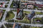 Flygfoto över Nässjö kyrka och intilliggande kvarter.