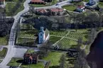 Flygfoto över Ramkvilla kyrka i Vetlanda kommun.