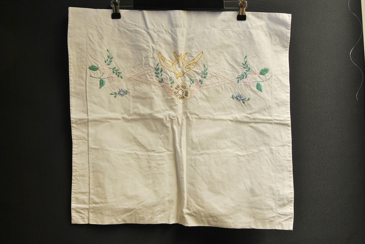 Kvadratisk  form. Broderi på forside.
