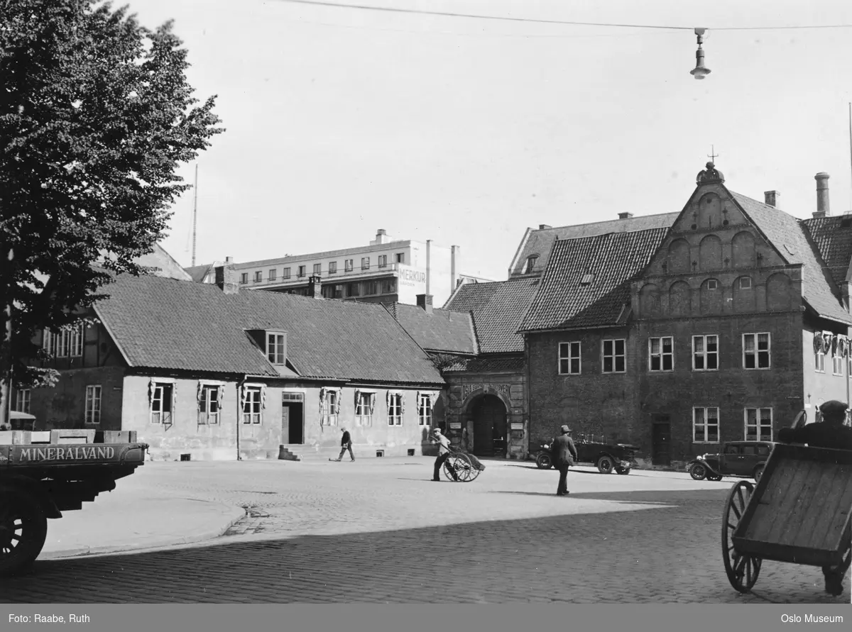 torg, Garnisonssykehuset, menn, håndkjerrer, biler