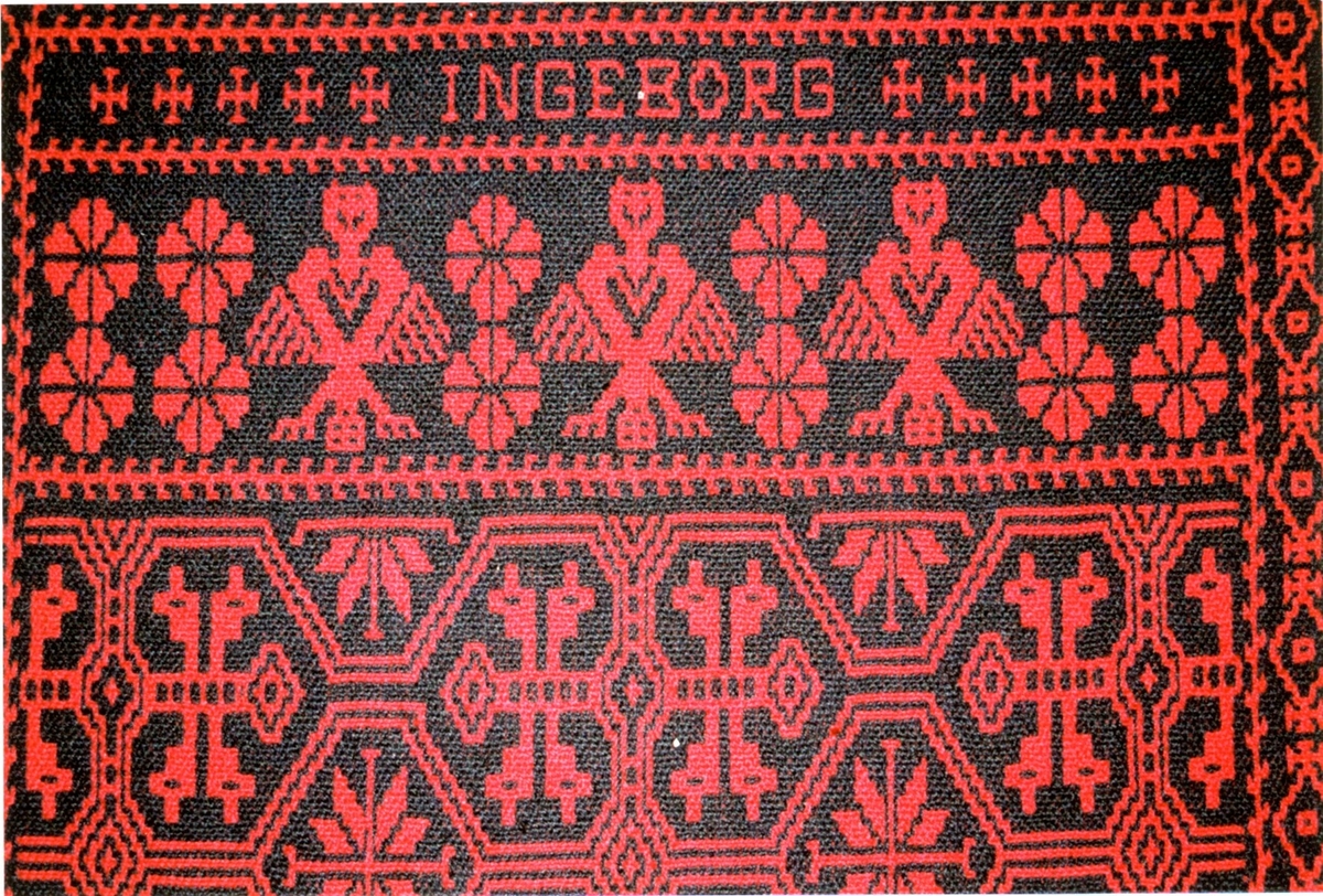 Veggåkle i dobbeltvev.
Vevd inn øverst på åkleet er navnet "Ingeborg". Årstall vevd inn nederst: 1983.

Tilstand: God.