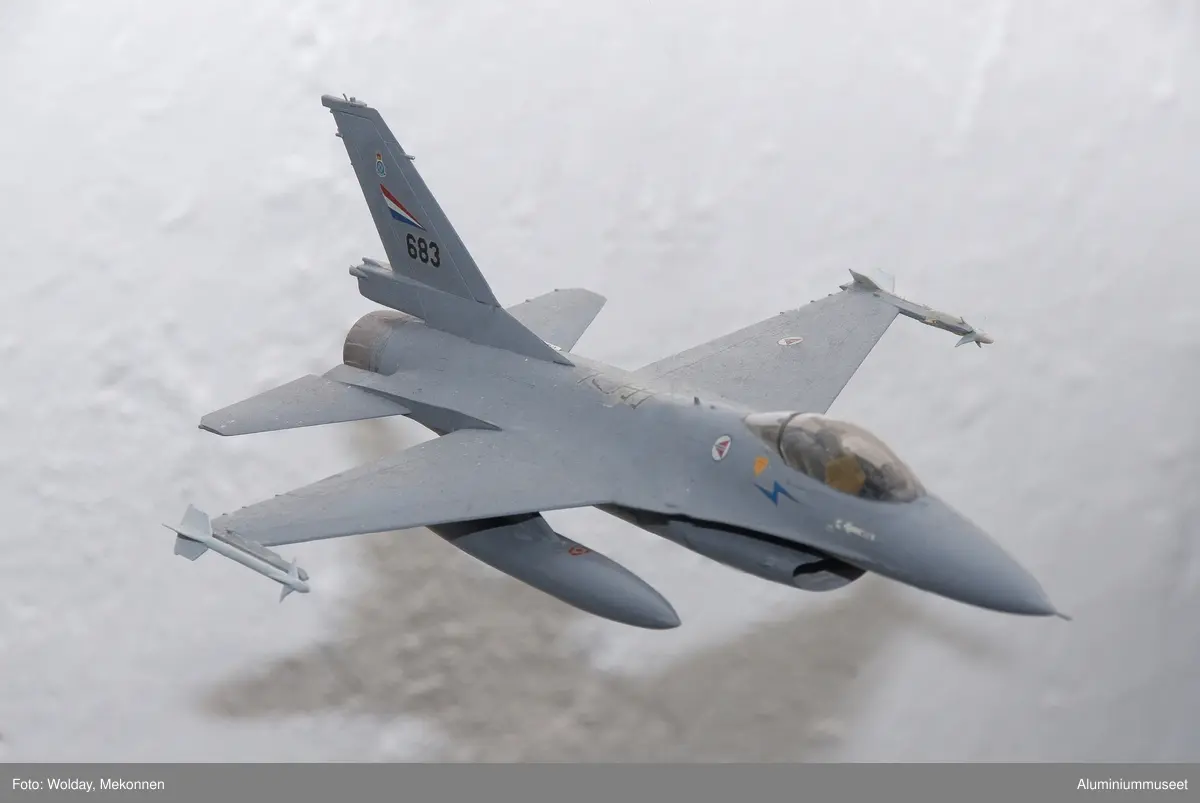 F-16 lekefly (byggesett)