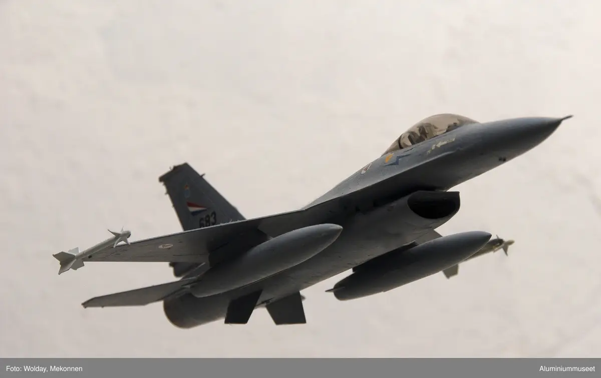 F-16 lekefly (byggesett)