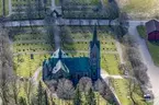 Flygfoto över Vallsjö kyrka i Sävsjö kommun.