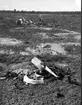 F6 Karlsborg 31/7 1940. Totalhaveri med B4 på bombfält vid Rissnäset. Reservofficersaspiranten Lindström räddar sig med fallskärm efter att vid dykbombfällning fått sin egen bomb i propellern. Albumet är en del av en donation från Karl-Axel Hansson, Karlsborg. Förteckning över hela donationen finns i albumet samt som Word-dokument.