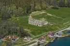 Flygfoto över Visingsborgs slottsruin på Visingsö.