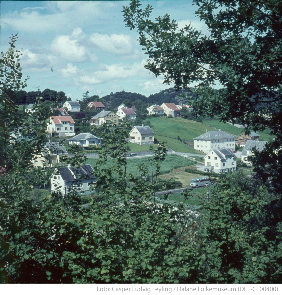 Årstaddalen ved Mosterveien og Herredshuset sett fra Heggdalsveien i Egersund