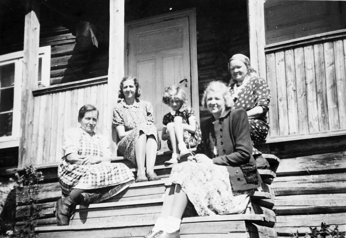 Kvinner på trapp