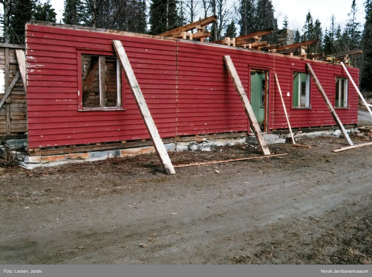 Riving av Smalåsen ekspedisjonsbygning for flytting til Norsk Jernbanemuseum