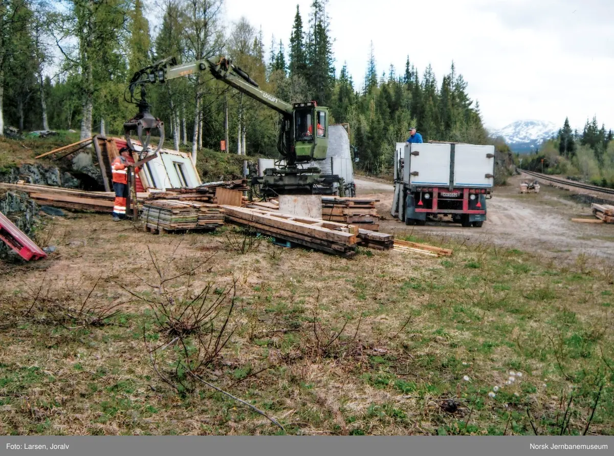 Riving av Smalåsen ekspedisjonsbygning for flytting til Norsk Jernbanemuseum
