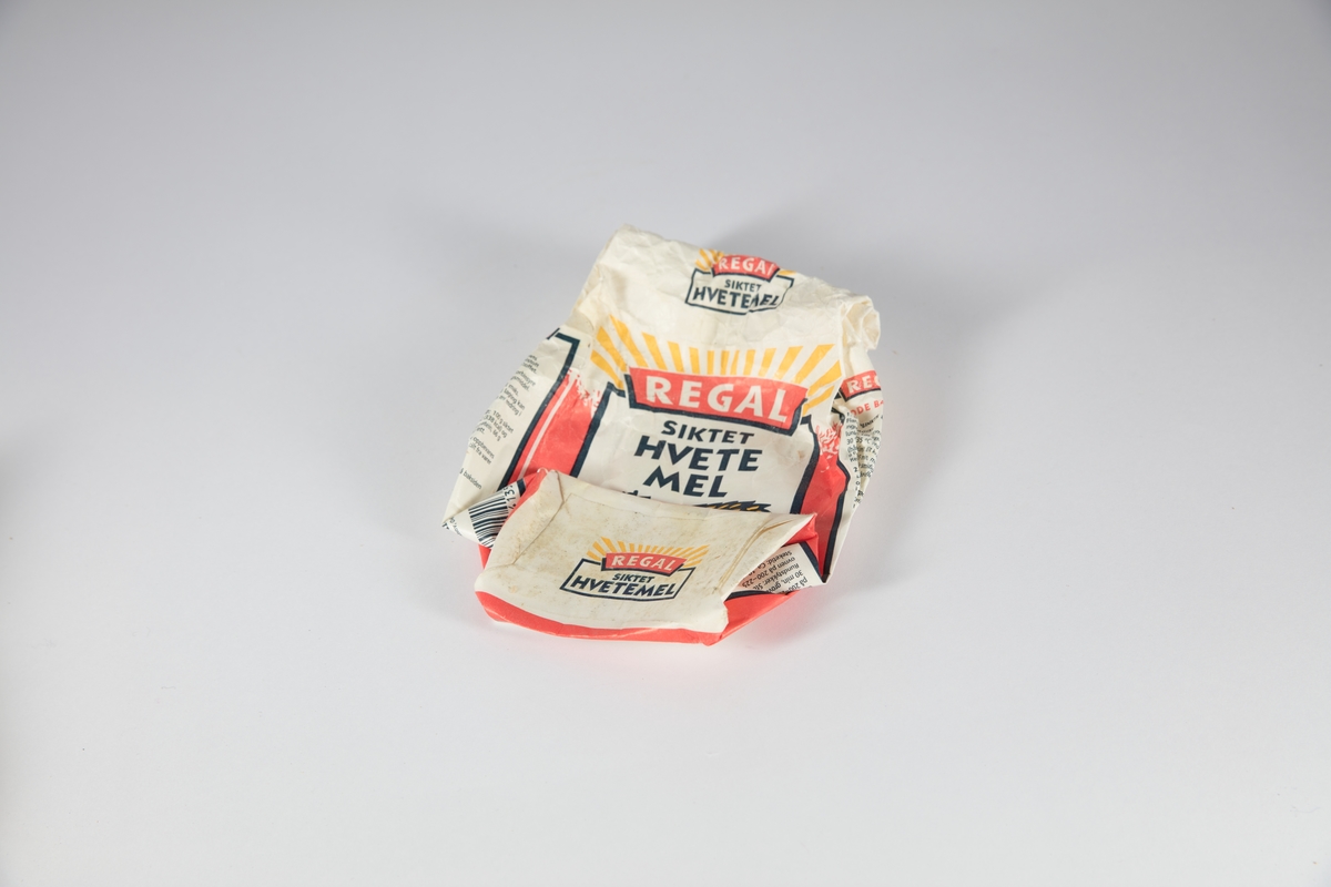 En pose med emballasjer til ulike typer mel, sjokolader, havregryn etc.