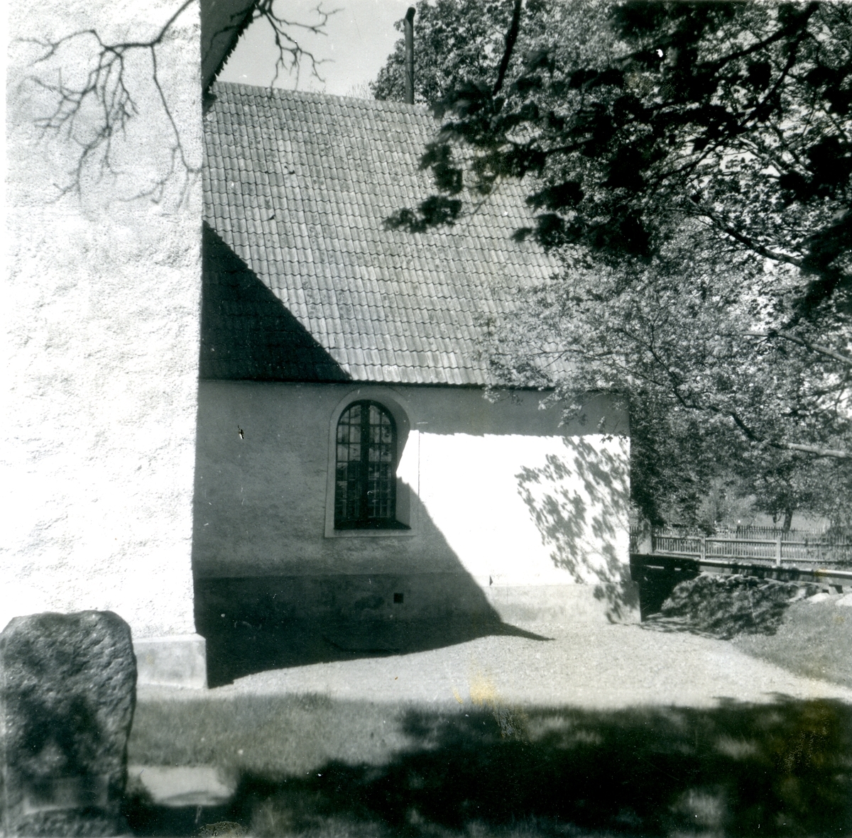 Döderhults kyrka. Exteriör sakristian.