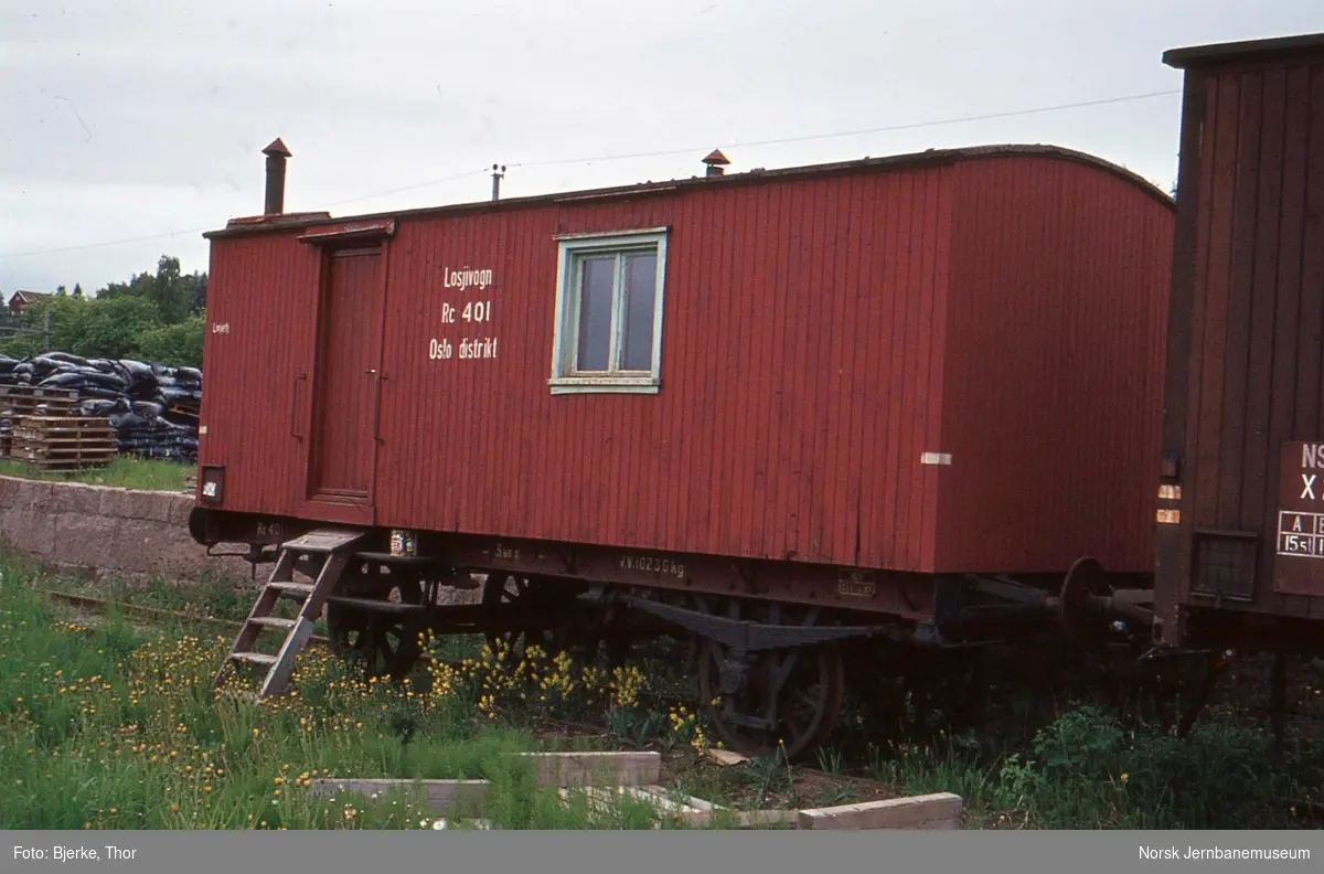 Losjivogn litra Xc nr. 401 på Lunner stasjon