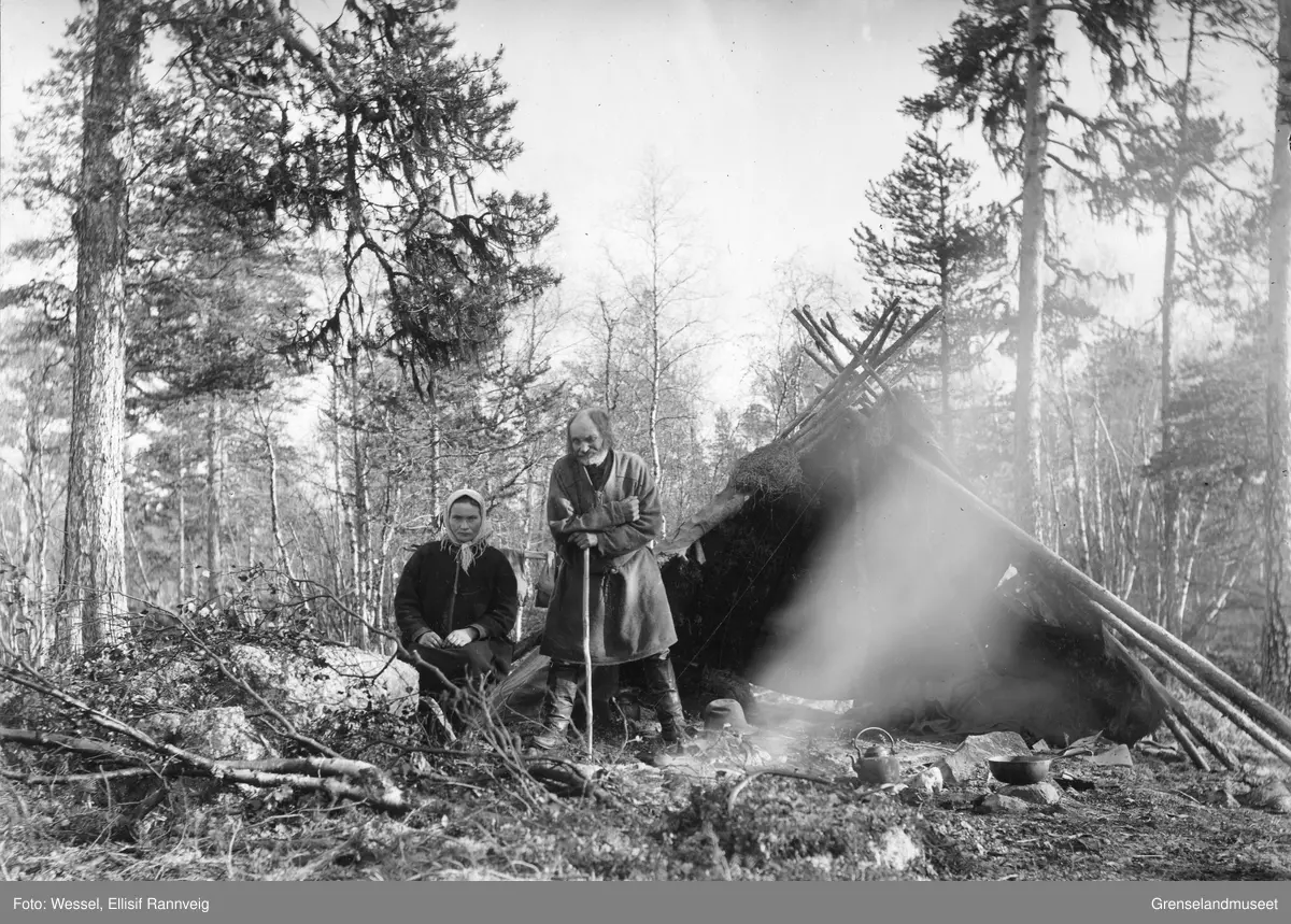 Enaresamer i Pasvikdalen. Hendo-Anti med sin datter på Mutkavarre.