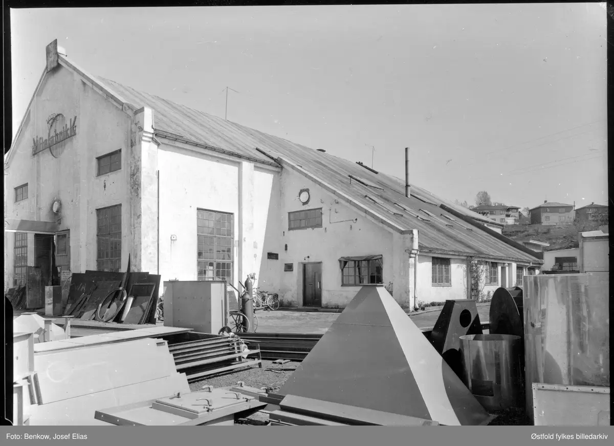 Eksteriør fra Norsk Viftefabikk A/S i Moss i Værlegata 60.. i bakgrunnen funkisboliger.
Norsk Viftefabrikk A/S etablert 1912 på Bryn i Oslo og (fra 1948 eller tidligere) fabrikk i Moss. Det ble produserte vifter og lufttekniske anlegg.
