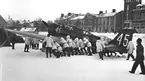 F6 Karlsborg 1941. Vinterövning i Luleå. 1 av flottiljens 2 B5:or. Den tredje B5:an hade fått nedmonterats och transporterats per järnväg tillbaka pga. motorskärning. Albumet är en del av en donation från Karl-Axel Hansson, Karlsborg. Förteckning över hela donationen finns i albumet samt som Word-dokument.