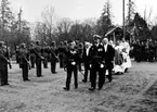 Karlsborg 1940. Kyrkoherdeinstallation i Garnisonskyrkan. Personal ur F6 deltar. Albumet är en del av en donation från Karl-Axel Hansson, Karlsborg. Förteckning över hela donationen finns i albumet samt som Word-dokument.