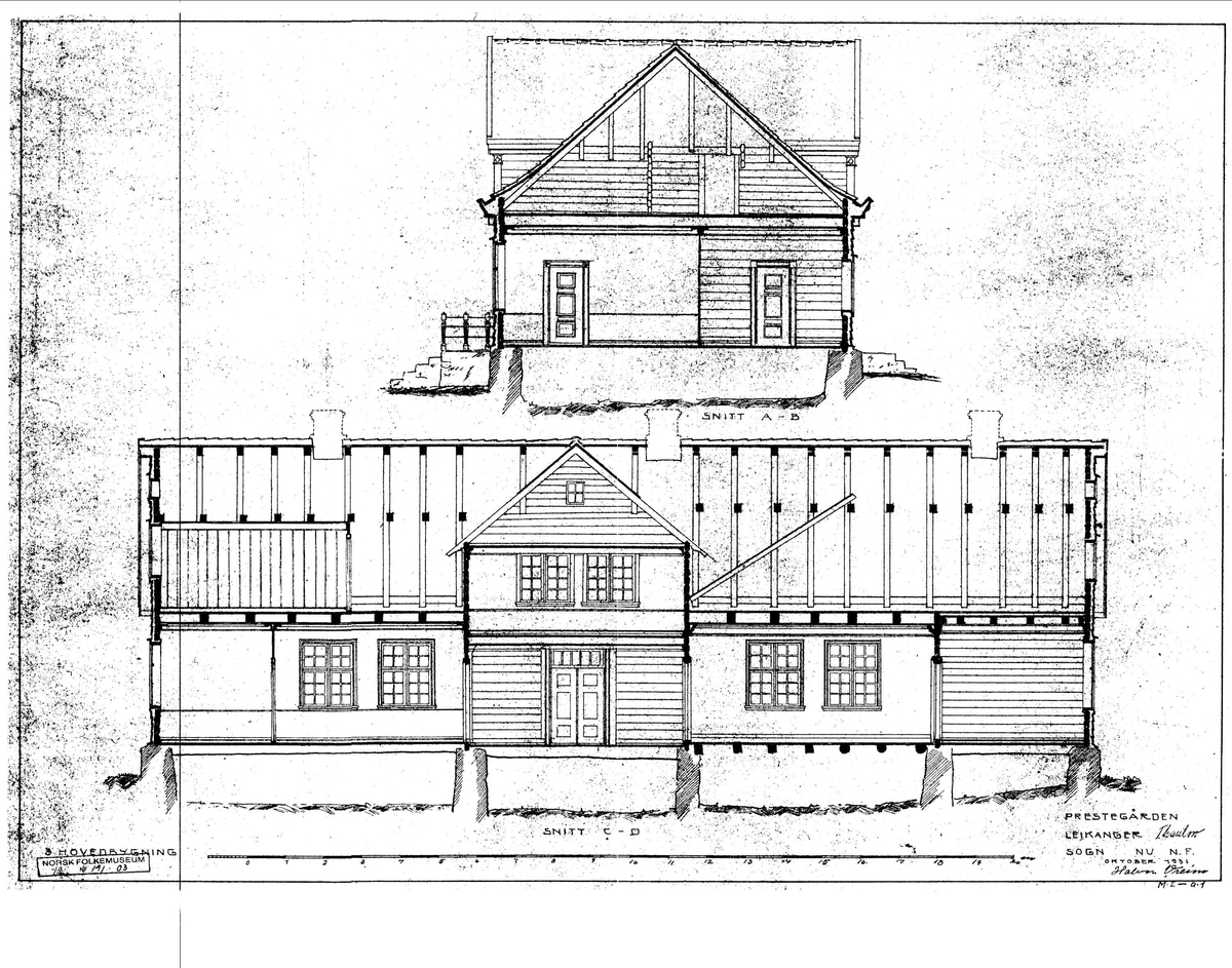 1752
Huset ble bygd av presten Geelmuyden og utseendet er nokså uendret siden 1752, bortsett fra at vinduer og hovedportal er fornyet. Svaitakene er an takelig opprinnelige. Storstuen eller "herrekammeret" utgjorde i sin tid hele østre del av huset. Herrekammeret var påbudt på prestegårder som losji for biskoper og andre fornemme reisende. Selve rommet var litt smalere enn bygningskroppen, den ble utfylt av en svalgang på baksiden. De største forandringene i huset skjedde i 1820-årene da den gamle storstuen ble delt i fire rom. Disse rommene har klassisistisk stilpreg i kontrast til rokokkoformene i rommene mot vest. Kjøkkenet kan gi en idé om den matkulturen som prestegårdene var bærere av.

Norsk folkemuseums guidebok,  1996
