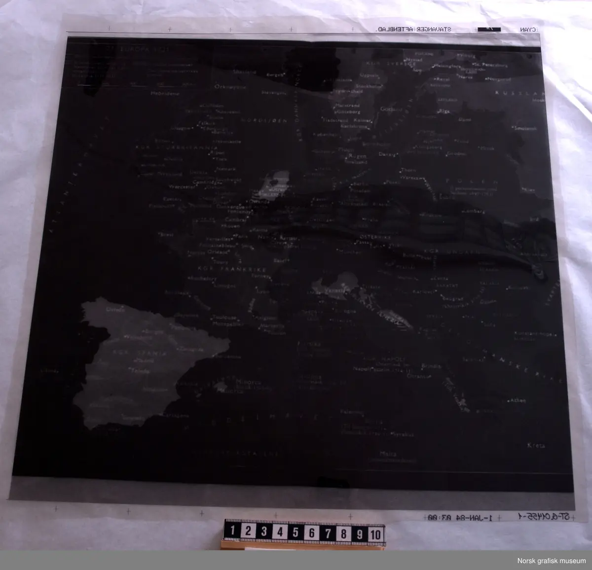 Filmer til firefargetrykk (sort, magenta, cyan (gul mangler)) av et kart over det europeiske kontinentet i 1721, som antakelig er brukt som illustrasjon i Stavanger Aftenblad.