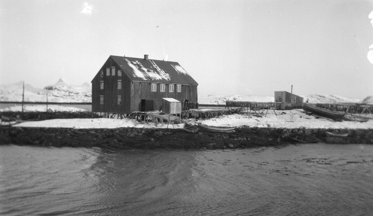 Brygge og fiskehjeller.