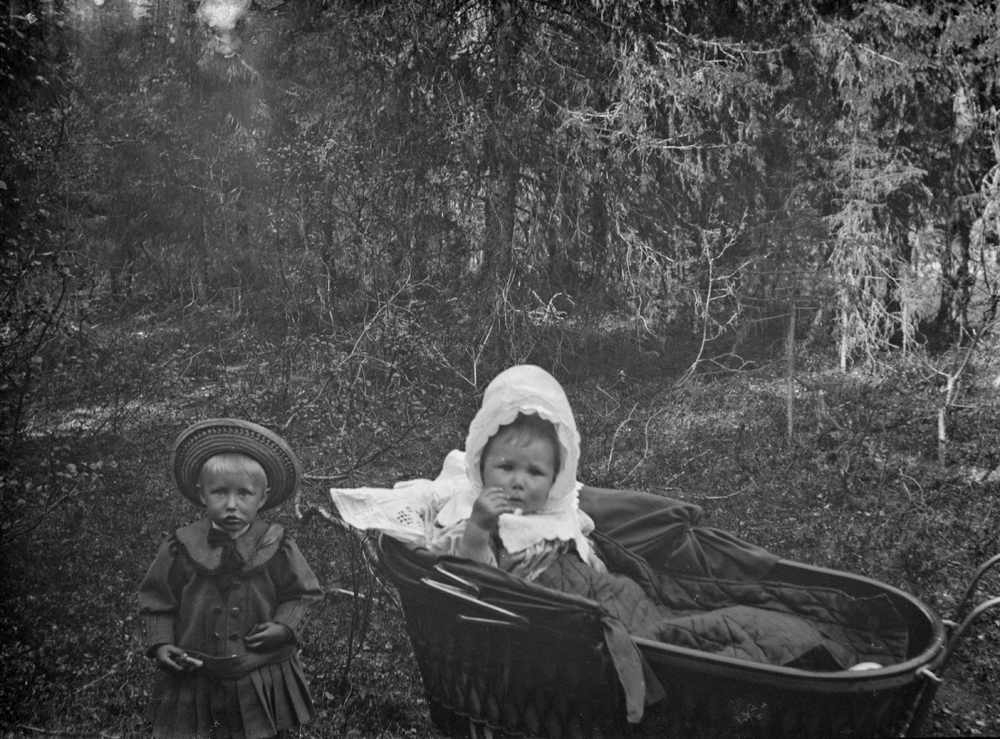 Søskenene Gudrun (f. 18.09.1907) og Fritz Christoffersen (f. 13.11.1905).